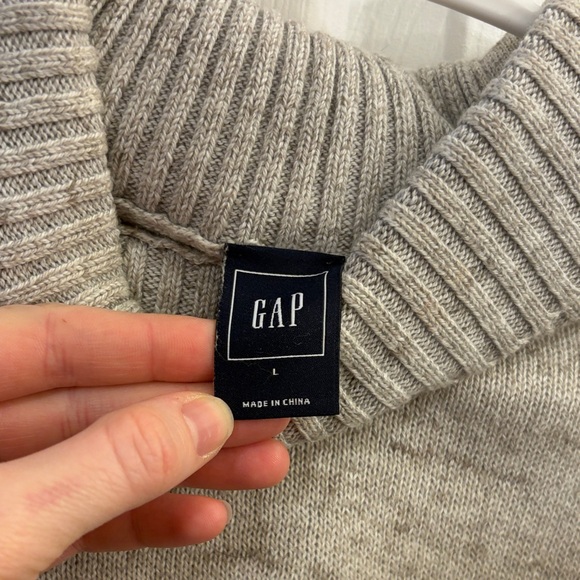 GAP Ribbed Knit Sweater in Gray - Picture 2 of 7